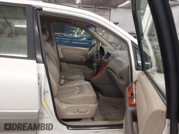 ✅ 2001 Lexus RX 300 • VIN: JTJHF10U110181232 • Lot: 43458620. Wystawiony na IAAI z przebiegiem 141 283 mil. Bezpłatny archiwum sprzedaży aukcyjnych z USA i szczegółowy raport historii pojazdu na DreamBid. Zdjęcie 5.