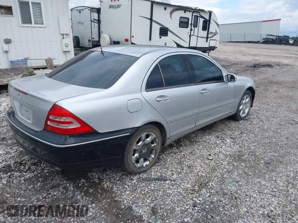✅ 2001 Mercedes-Benz C 230/260/280/320 • VIN: WDBRF61J81F074604 • Lot: 42223558. Wystawiony na IAAI z przebiegiem 95 164 mil. Bezpłatny archiwum sprzedaży aukcyjnych z USA i szczegółowy raport historii pojazdu na DreamBid. Zdjęcie 4.