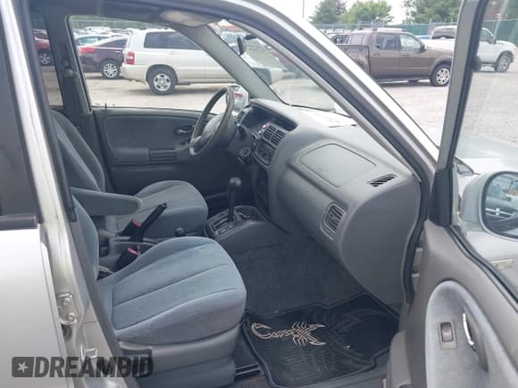 ✅ 2002 Suzuki XL7 Standard • VIN: JS3TX92V624124535 • Lot: 42522274. Listed on IAAI with 180,814 mi. Free auction sales archive from the USA and detailed vehicle history report at DreamBid. Image 5.