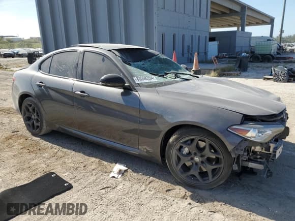 ✅ 2021 Alfa Romeo Giulia • VIN: ZARFAMAN0M7645906 • Lot: 83598394. Listed on Copart with 63,051 mi. Free auction sales archive from the USA and detailed vehicle history report at DreamBid. Image 4.