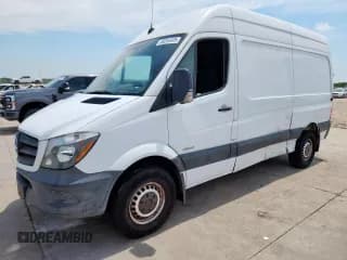 ✅ 2016 Mercedes-Benz Sprinter Cargo • VIN: WD3PE7DD9GP217581 • Lot: 68254405. Wystawiony na Copart z przebiegiem 242 677 mil. Bezpłatny archiwum sprzedaży aukcyjnych z USA i szczegółowy raport historii pojazdu na DreamBid. Zdjęcie 1.