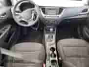 2019 Hyundai Accent SE z VIN 3KPC24A33KE080928, wystawiony jako Copart lot #61321323 z przebiegiem 58 992 mil mil oraz . Historia ofert i sprzedaży dostępna na DreamBid. Obrazek 8.