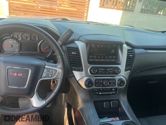 ✅ 2016 GMC Yukon XL SLE • VIN: 1GKS1FKC4GR126775 • Lot: 52828325. Listed on Copart with 110,002 mi. Free auction sales archive from the USA and detailed vehicle history report at DreamBid. Image 9.