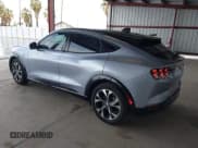 ✅ 2022 Ford Mustang Mach-E Premium • VIN: 3FMTK3R73NMA26889 • Lot: 41916352. Wystawiony na IAAI z przebiegiem 36 441 mil. Bezpłatny archiwum sprzedaży aukcyjnych z USA i szczegółowy raport historii pojazdu na DreamBid. Zdjęcie 3.