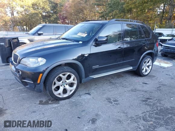✅ 2013 BMW X5 xDrive35i • VIN: 5UXZV4C52D0B06528 • Лот: 91398235. Опубликован ранее на Copart с пробегом Не указан. Бесплатный доступ к архиву аукционных продаж из США и подробный отчёт об истории автомобиля на DreamBid. Изображение 1.