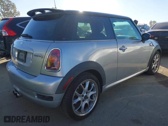 ✅ 2007 MINI Hardtop S • VIN: WMWMF73517TT82304 • Lot: 43860304. Listed on IAAI with 138,157 mi. Free auction sales archive from the USA and detailed vehicle history report at DreamBid. Image 4.