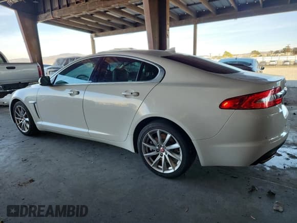 ✅ 2014 Jaguar XF T • VIN: SAJWA0ES0EPU19130 • Lot: 90946545. Wystawiony na Copart z przebiegiem Nie podano. Bezpłatny archiwum sprzedaży aukcyjnych z USA i szczegółowy raport historii pojazdu na DreamBid. Zdjęcie 2.