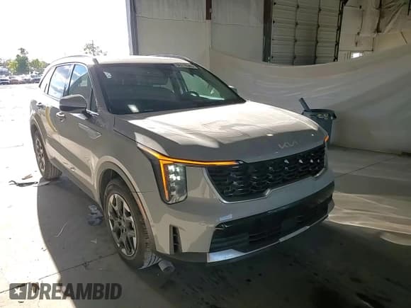 ✅ 2025 Kia Sorento S • VIN: 5XYRL4JC0SG371638 • Lot: 86219365. Wystawiony na Copart z przebiegiem 12 940 mil. Bezpłatny archiwum sprzedaży aukcyjnych z USA i szczegółowy raport historii pojazdu na DreamBid. Zdjęcie 14.