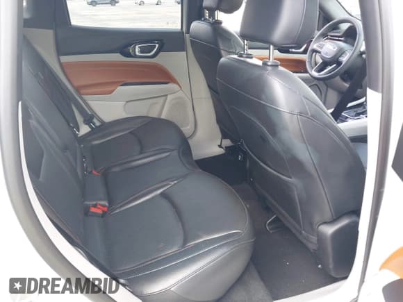 ✅ 2023 Jeep Compass (RED) Edition • VIN: 3C4NJDCN4PT566158 • Lot: 41904870. Wystawiony na IAAI z przebiegiem 50 349 mil. Bezpłatny archiwum sprzedaży aukcyjnych z USA i szczegółowy raport historii pojazdu na DreamBid. Zdjęcie 8.