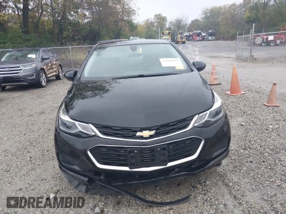 ✅ 2018 Chevrolet Cruze LT • VIN: 1G1BE5SM8J7234587 • Lot: 43569915. Wystawiony na IAAI z przebiegiem 72 947 mil. Bezpłatny archiwum sprzedaży aukcyjnych z USA i szczegółowy raport historii pojazdu na DreamBid. Zdjęcie 12.