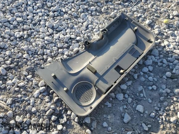 ✅ 2000 GMC Jimmy SLE Convenience • VIN: 1GKDT13W7Y2393191 • Лот: 82301364. Опубликован ранее на Copart с пробегом 160 004 миль. Бесплатный доступ к архиву аукционных продаж из США и подробный отчёт об истории автомобиля на DreamBid. Изображение 13.