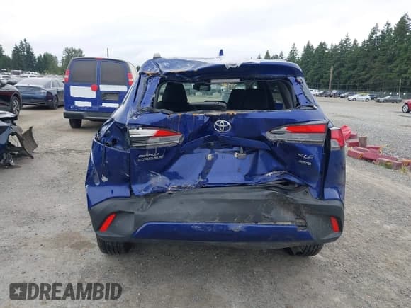 ✅ 2024 Toyota Corolla Cross XLE • VIN: 7MUEAABG4RV085704 • Lot: 40350461. Listed on IAAI with 15,986 mi. Free auction sales archive from the USA and detailed vehicle history report at DreamBid. Image 6.