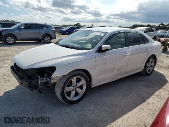 ✅ 2013 Volkswagen Passat SE • VIN: 1VWBP7A39DC102808 • Лот: 85341125. Опубликован ранее на Copart с пробегом 161 389 миль. Бесплатный доступ к архиву аукционных продаж из США и подробный отчёт об истории автомобиля на DreamBid. Изображение 1.