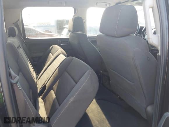 ✅ 2018 Chevrolet Silverado 1500 LT • VIN: 3GCPCREC3JG645106 • Lot: 42907605. Wystawiony na IAAI z przebiegiem 187 150 mil. Bezpłatny archiwum sprzedaży aukcyjnych z USA i szczegółowy raport historii pojazdu na DreamBid. Zdjęcie 8.