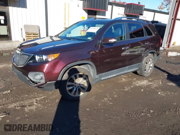 ✅ 2011 Kia Sorento EX • VIN: 5XYKU4A20BG179268 • Лот: 43589865. Опубликован ранее на IAAI с пробегом 117 059 миль. Бесплатный доступ к архиву аукционных продаж из США и подробный отчёт об истории автомобиля на DreamBid. Изображение 2.