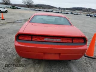 ✅ 2009 Dodge Challenger SE • VIN: 2B3LJ44V69H633099 • Lot: 84082194. Wystawiony na Copart z przebiegiem 184 640 mil. Bezpłatny archiwum sprzedaży aukcyjnych z USA i szczegółowy raport historii pojazdu na DreamBid. Zdjęcie 6.