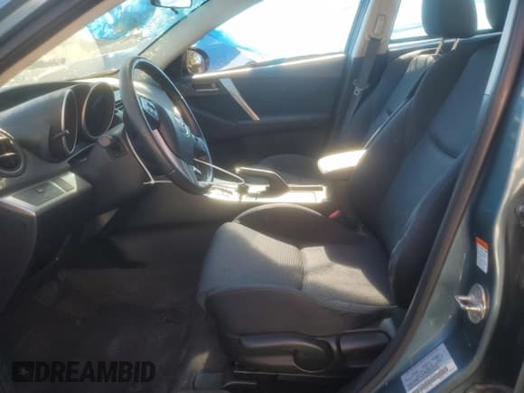 ✅ 2010 Mazda 3 S Sport • VIN: JM1BL1H68A1199552 • Lot: 82530285. Wystawiony na Copart z przebiegiem 179 919 mil. Bezpłatny archiwum sprzedaży aukcyjnych z USA i szczegółowy raport historii pojazdu na DreamBid. Zdjęcie 7.