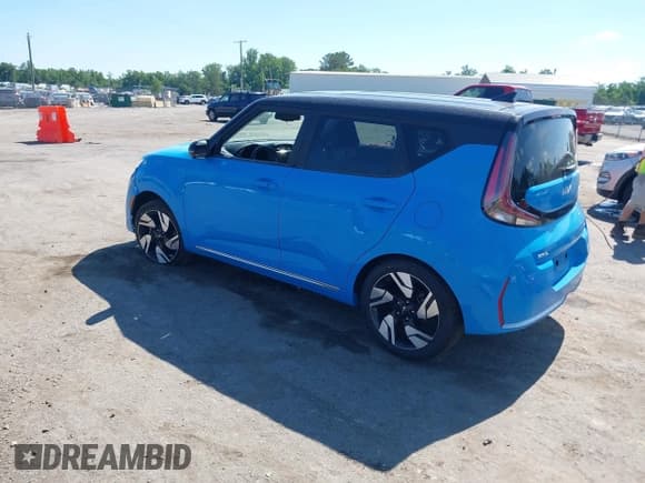 ✅ 2023 Kia Soul GT-Line • VIN: KNDJ53AU4P7195370 • Lot: 42301866. Wystawiony na IAAI z przebiegiem 50 472 mil. Bezpłatny archiwum sprzedaży aukcyjnych z USA i szczegółowy raport historii pojazdu na DreamBid. Zdjęcie 3.
