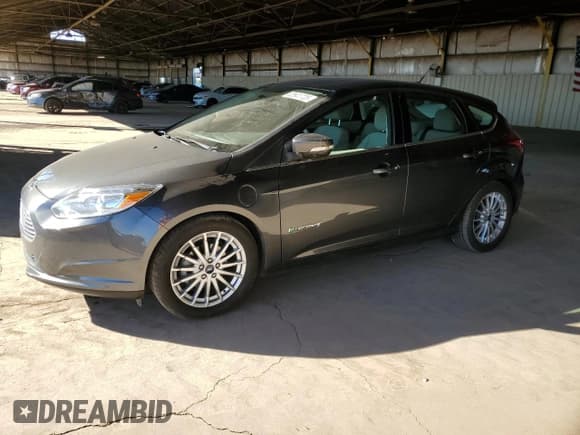 ✅ 2016 Ford Focus Electric • VIN: 1FADP3R4XGL406256 • Lot: 82641725. Wystawiony na Copart z przebiegiem 29 429 mil. Bezpłatny archiwum sprzedaży aukcyjnych z USA i szczegółowy raport historii pojazdu na DreamBid. Zdjęcie 1.