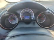 ✅ 2013 Honda Fit Sport • VIN: JHMGE8H57DC010946 • Lot: 87243965. Wystawiony na Copart z przebiegiem 80 903 mil. Bezpłatny archiwum sprzedaży aukcyjnych z USA i szczegółowy raport historii pojazdu na DreamBid. Zdjęcie 9.