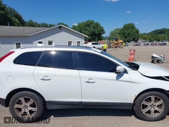 ✅ 2013 Volvo XC60 T6 • VIN: YV4902DZ4D2440564 • Lot: 39893350. Listed on IAAI with 171,624 mi. Free auction sales archive from the USA and detailed vehicle history report at DreamBid. Image 14.