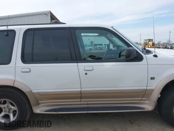 ✅ 1997 Ford Explorer XLT • VIN: 1FMDU32PXVUD36915 • Lot: 41421762. Wystawiony na IAAI z przebiegiem 109 168 mil. Bezpłatny archiwum sprzedaży aukcyjnych z USA i szczegółowy raport historii pojazdu na DreamBid. Zdjęcie 14.