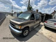 ✅ 2002 Ford Econoline Cargo Recreational • VIN: 1FDPE24L52HB75294 • Lot: 61638095. Wystawiony na Copart z przebiegiem 184 578 mil. Bezpłatny archiwum sprzedaży aukcyjnych z USA i szczegółowy raport historii pojazdu na DreamBid. Zdjęcie 2.