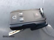 ✅ 2018 Chevrolet Silverado 1500 LT • VIN: 3GCPCREC9JG586160 • Lot: 43568321. Wystawiony na IAAI z przebiegiem 51 386 mil. Bezpłatny archiwum sprzedaży aukcyjnych z USA i szczegółowy raport historii pojazdu na DreamBid. Zdjęcie 11.