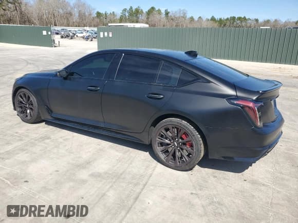 ✅ 2024 Cadillac CT5-V Blackwing • VIN: 1G6D25R60R0860044 • Lot: 47607835. Wystawiony na Copart z przebiegiem 13 833 mil. Bezpłatny archiwum sprzedaży aukcyjnych z USA i szczegółowy raport historii pojazdu na DreamBid. Zdjęcie 2.