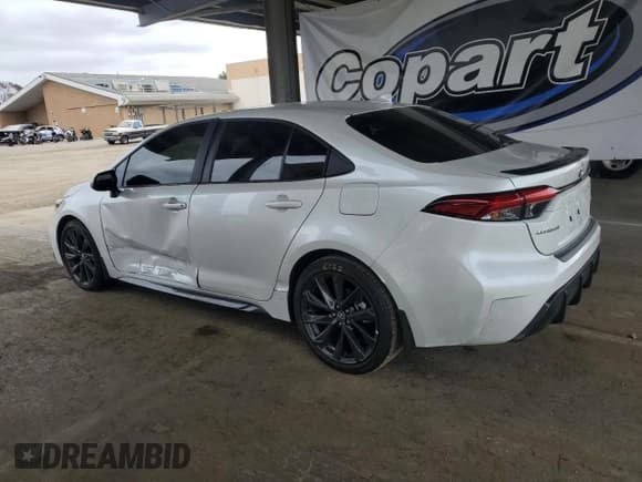 ✅ 2025 Toyota Corolla XSE • VIN: 5YFT4MCE9SP239118 • Лот: 82348115. Опубликован ранее на Copart с пробегом 8 561 миль. Бесплатный доступ к архиву аукционных продаж из США и подробный отчёт об истории автомобиля на DreamBid. Изображение 2.