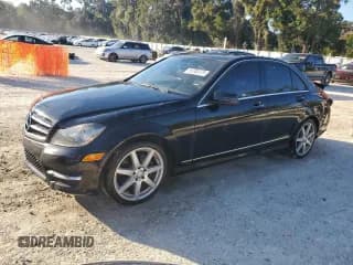 ✅ 2014 Mercedes-Benz C 350 Sport • VIN: WDDGF5HBXEA917292 • Lot: 91282375. Wystawiony na Copart z przebiegiem 143 083 mil. Bezpłatny archiwum sprzedaży aukcyjnych z USA i szczegółowy raport historii pojazdu na DreamBid. Zdjęcie 1.
