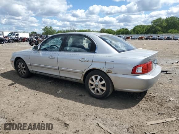 ✅ 2005 Kia Optima LX • VIN: KNAGD128655427167 • Lot: 70038915. Listed on Copart with 174,958 mi. Free auction sales archive from the USA and detailed vehicle history report at DreamBid. Image 2.