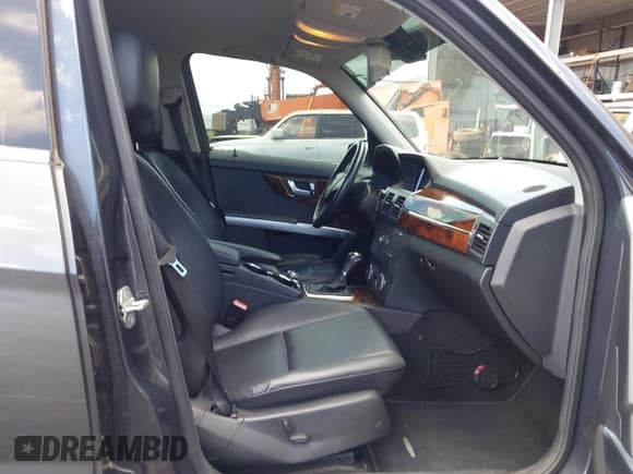 ✅ 2012 Mercedes-Benz GLK 350 • VIN: WDCGG5GBXCF868615 • Lot: 42620925. Listed on IAAI with 85,700 mi. Free auction sales archive from the USA and detailed vehicle history report at DreamBid. Image 5.