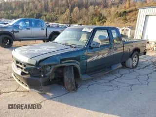 1995 Dodge Dakota z VIN 1B7GL23Y4SW941454, wystawiony jako Copart lot #79551304 z przebiegiem 177 422 mil mil oraz Szkoda całkowita • Salvage title. Historia ofert i sprzedaży dostępna na DreamBid. Obrazek 1.