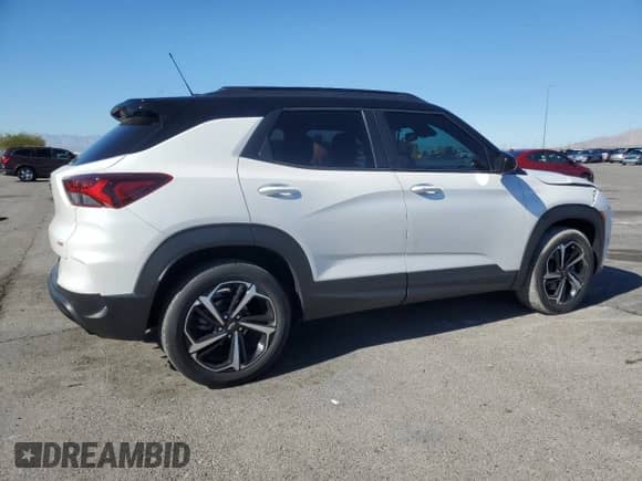 2021 Chevrolet TrailBlazer RS z VIN KL79MTSL6MB084188, wystawiony jako Copart lot #82558935 z przebiegiem 27 292 mil mil oraz Szkoda całkowita • Salvage title. Historia ofert i sprzedaży dostępna na DreamBid. Obrazek 3.