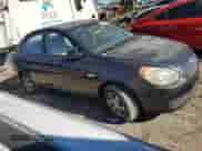 2007 Hyundai Accent GLS z VIN KMHCN46C17U094735, wystawiony jako Copart lot #81481014 z przebiegiem 50 579 mil mil oraz Czysty tytuł • Clean title. Historia ofert i sprzedaży dostępna na DreamBid. Obrazek 4.
