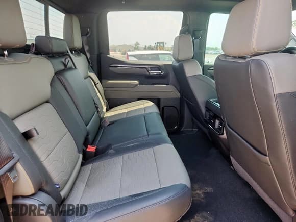 ✅ 2025 Chevrolet Silverado 1500 • VIN: 3GCUKHE89SG170865 • Лот: 67275165. Опубликован ранее на Copart с пробегом 6 272 миль. Бесплатный доступ к архиву аукционных продаж из США и подробный отчёт об истории автомобиля на DreamBid. Изображение 9.