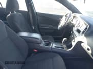 ✅ 2013 Dodge Charger SE • VIN: 2C3CDXBGXDH638539 • Lot: 43615784. Wystawiony na IAAI z przebiegiem 195 946 mil. Bezpłatny archiwum sprzedaży aukcyjnych z USA i szczegółowy raport historii pojazdu na DreamBid. Zdjęcie 5.