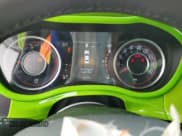 ✅ 2015 Dodge Challenger R/T Scat Pack • VIN: 2C3CDZFJ7FH884825 • Lot: 51170364. Wystawiony na Copart z przebiegiem 32 017 mil. Bezpłatny archiwum sprzedaży aukcyjnych z USA i szczegółowy raport historii pojazdu na DreamBid. Zdjęcie 9.