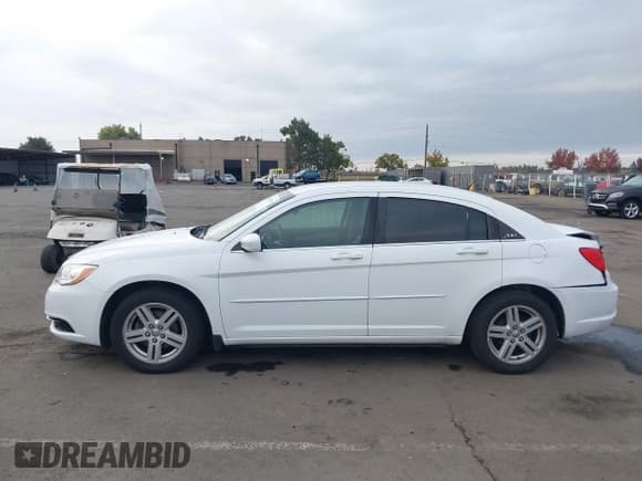 ✅ 2011 Chrysler 200 LX • VIN: 1C3BC4FB9BN553725 • Lot: 43651405. Listed on IAAI with 144,603 mi. Free auction sales archive from the USA and detailed vehicle history report at DreamBid. Image 14.