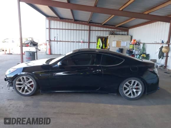 2014 Hyundai Genesis Coupe R-Spec with VIN KMHHT6KD0EU114041, listed as a IAAI auction lot 41752761 with 107,377 mi miles and . Bid and sale history available at DreamBid. Image 15.