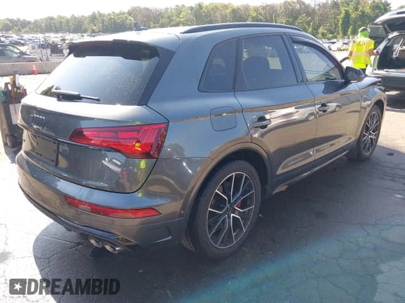 ✅ 2024 Audi SQ5 Prestige • VIN: WA1C4AFY9R2015791 • Lot: 42770088. Listed on IAAI with 21,695 mi. Free auction sales archive from the USA and detailed vehicle history report at DreamBid. Image 4.