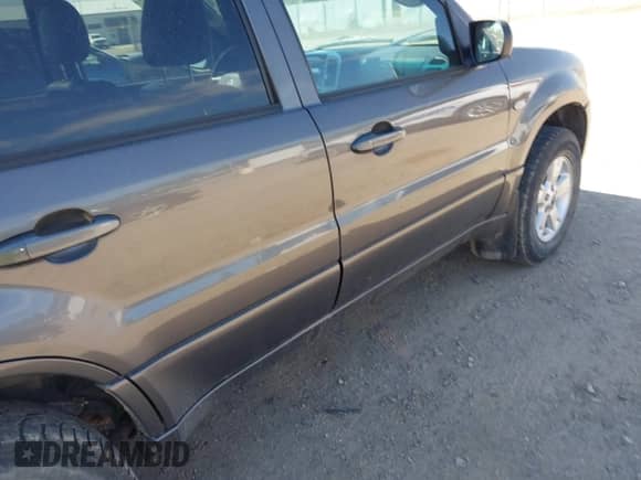 2006 Mercury Mariner Luxury с VIN 4M2CU57116KJ19454, выставлен на аукционе IAAI как лот 42436725 с пробегом 244 689 миль миль и . История ставок и продаж доступна на DreamBid. Изображение 14.