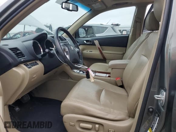 ✅ 2013 Toyota Highlander Limited • VIN: 5TDDK3EH2DS182105 • Lot: 93458645. Listed on Copart with 169,157 mi. Free auction sales archive from the USA and detailed vehicle history report at DreamBid. Image 7.