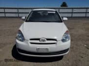 ✅ 2010 Hyundai Accent GS • VIN: KMHCM3AC9AU181150 • Лот: 58590035. Опубликован ранее на Copart с пробегом 131 192 миль. Бесплатный доступ к архиву аукционных продаж из США и подробный отчёт об истории автомобиля на DreamBid. Изображение 5.