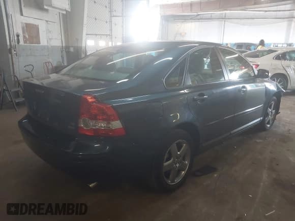 ✅ 2007 Volvo S40 2.5L Turbo • VIN: YV1MH682072302299 • Lot: 42591235. Wystawiony na IAAI z przebiegiem 80 212 mil. Bezpłatny archiwum sprzedaży aukcyjnych z USA i szczegółowy raport historii pojazdu na DreamBid. Zdjęcie 4.