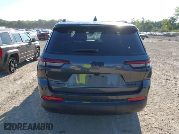 ✅ 2023 Jeep Grand Cherokee Laredo • VIN: 1C4RJKAG4P8101775 • Lot: 43133852. Listed on IAAI with 72,579 mi. Free auction sales archive from the USA and detailed vehicle history report at DreamBid. Image 16.