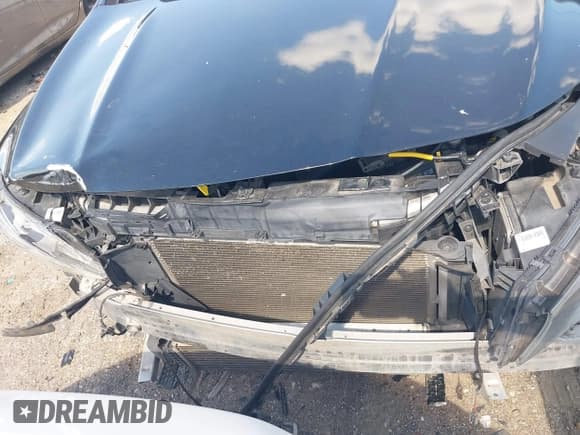 ✅ 2014 Mercedes-Benz CLA 250 • VIN: WDDSJ4EB9EN152673 • Lot: 42253291. Listed on IAAI with 164,564 mi. Free auction sales archive from the USA and detailed vehicle history report at DreamBid. Image 13.