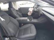 ✅ 2025 Tesla Model 3 Long Range • VIN: 5YJ3E1EA5SF911256 • Lot: 41509976. Wystawiony na IAAI z przebiegiem 1 806 mil. Bezpłatny archiwum sprzedaży aukcyjnych z USA i szczegółowy raport historii pojazdu na DreamBid. Zdjęcie 5.