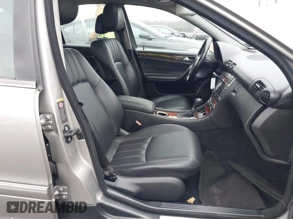 ✅ 2007 Mercedes-Benz C 280 Luxury • VIN: WDBRF92HX7F871684 • Lot: 41461023. Wystawiony na IAAI z przebiegiem 176 038 mil. Bezpłatny archiwum sprzedaży aukcyjnych z USA i szczegółowy raport historii pojazdu na DreamBid. Zdjęcie 5.